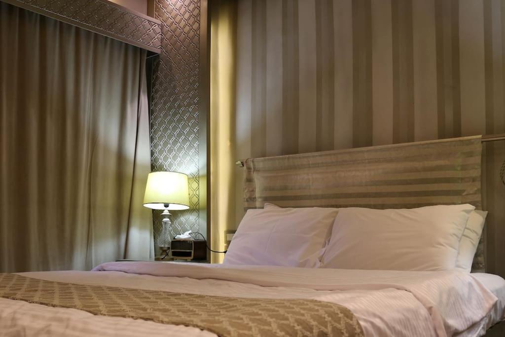 Charming 2br In Scenic Zamalek - Cosmic 7 *
