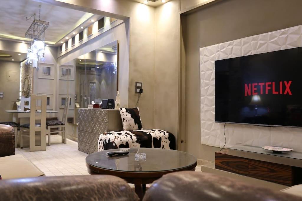 Charming 2br In Scenic Zamalek - Cosmic 7 * Caïro