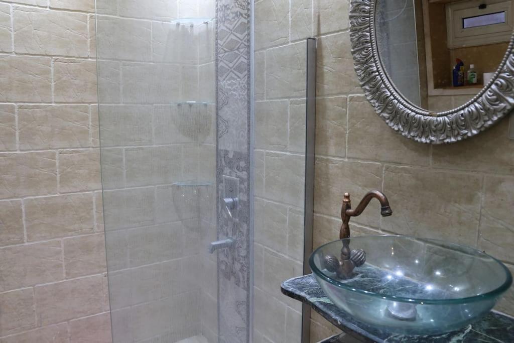 Charming 2br In Scenic Zamalek - Cosmic 7