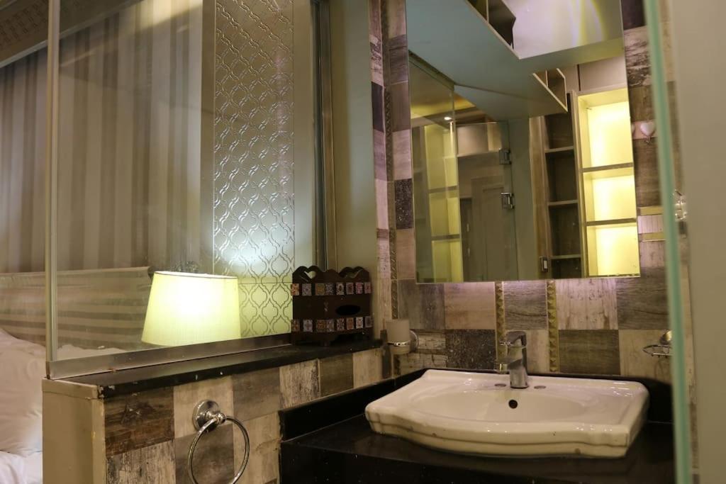 Charming 2br In Scenic Zamalek - Cosmic 7 Apartment *